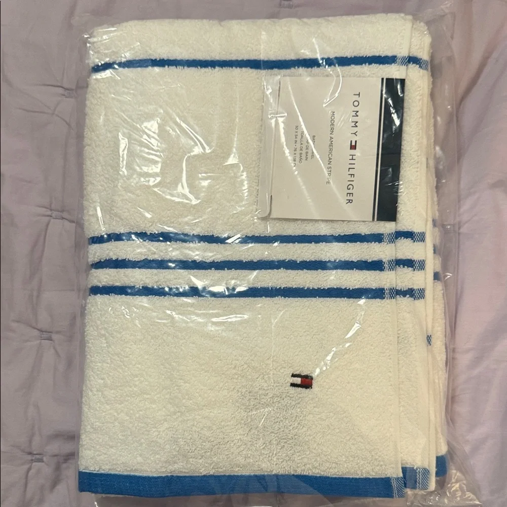 Tommy Hilfiger White and Blue Bath Towel - Picture 1 of 2